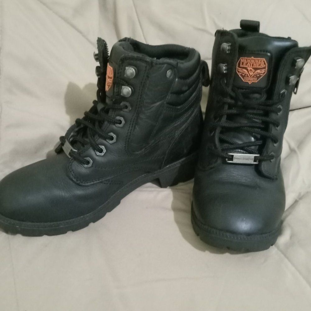 Womens Milwaukee boots size 7